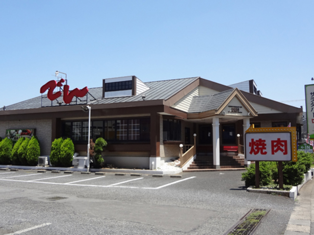 向かいにセガのゲーセンがあります。_本格炭火焼肉 でん 松戸野菊野店