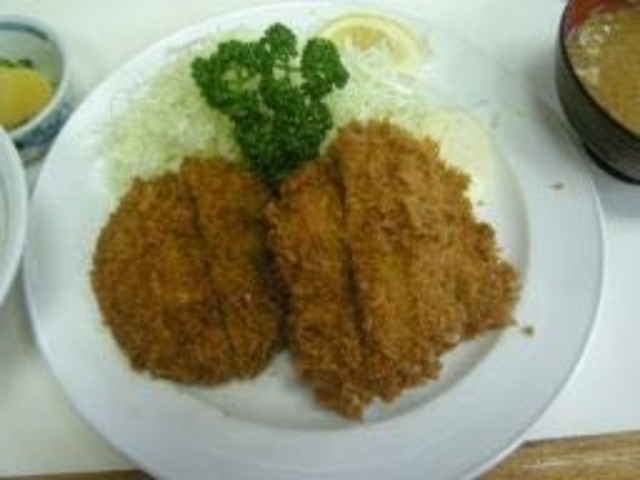 ランチ、ボリュームもあります!_とんかつ 末吉 新橋店