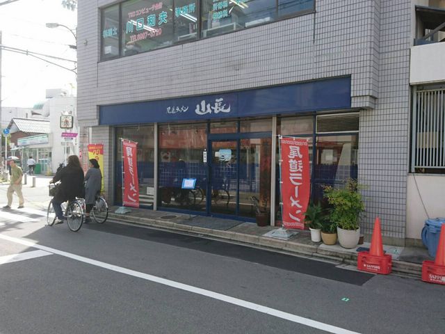 綺麗な外観_尾道ラーメン山長