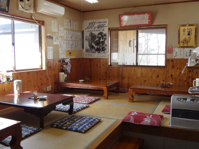 ポークステーキ定食のお客さんはみんな和室に通されてました。_安国屋
