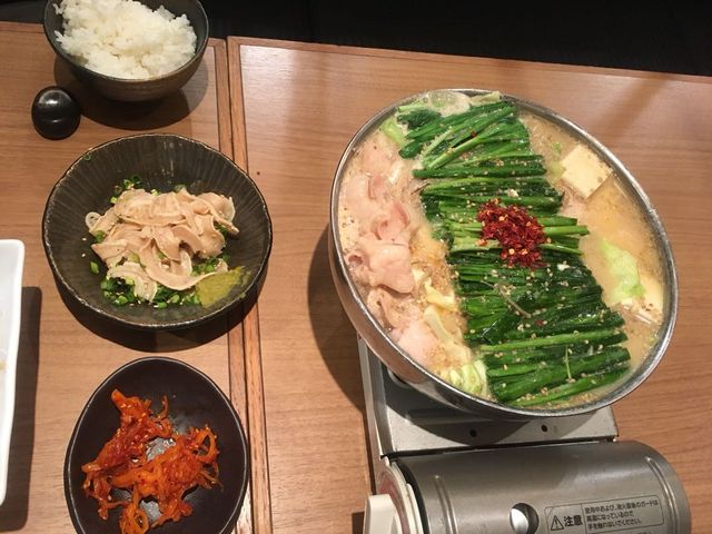 コースのサイドメニューも美味しいです_もつ鍋 おおやま 博多駅店