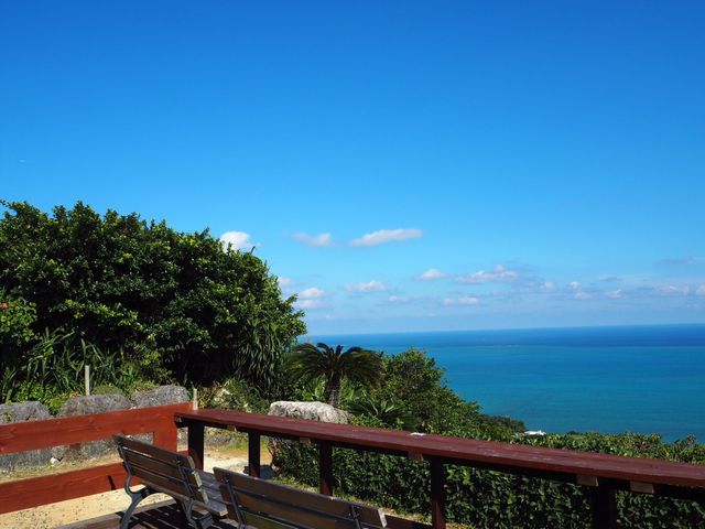 綺麗な海がパノラマサイズでのぞめます_カフェくるくま