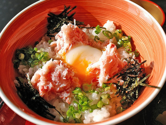 これが、一番の看板メニューのかにとろ丼です。_御食事処 弓ヶ浜