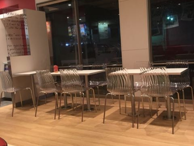 夜はゆったりしています_ケンタッキーフライドチキン羽鳥店