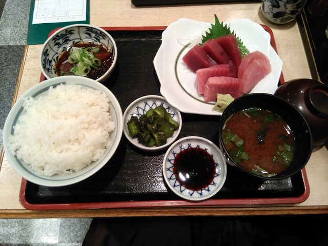 鮪小屋本店 エスカ店
