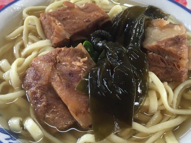昆布入り
普通の量でもかなりボリュームがあります_宮里そば
