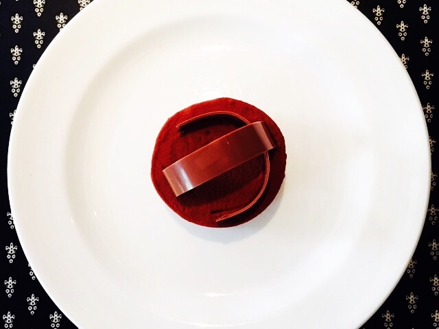 真上から撮ったチョコレートケーキ_ドゥブルベ・ボレロ