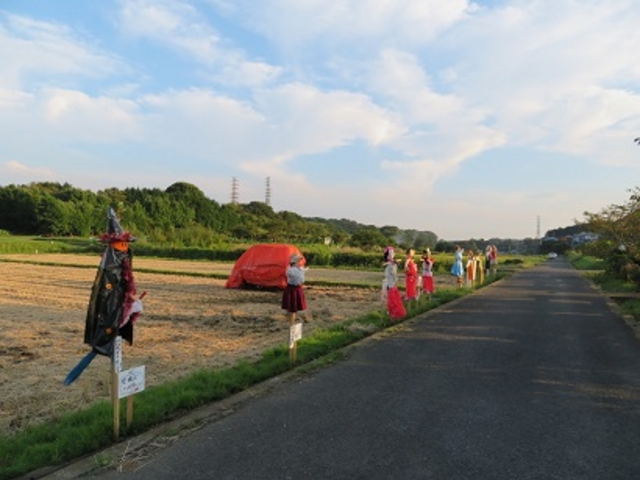 田原ふるさと公園前の案山子_田原ふるさと公園