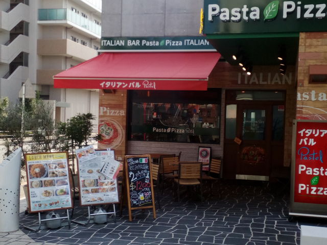 外でも食事ができます。_イタリアンバルパステル 橋本駅前店