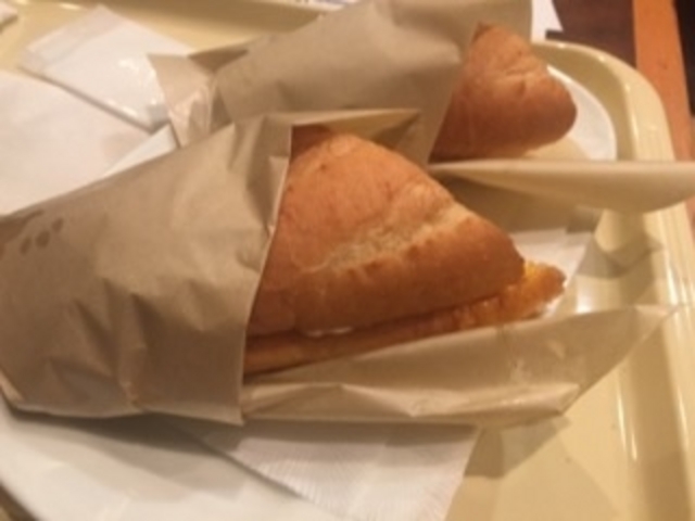 ツナチェダーチーズはやはり美味しいです。_ドトールコーヒーショップ新宿3丁目東店