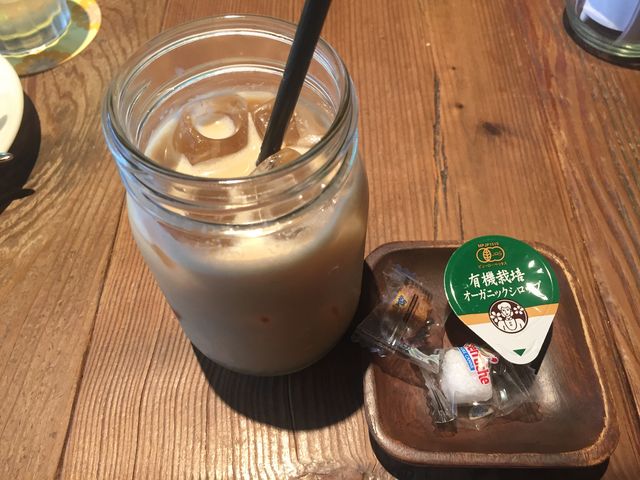 コーヒーの容れ物も良い感じ_Royal Garden Cafe 青山