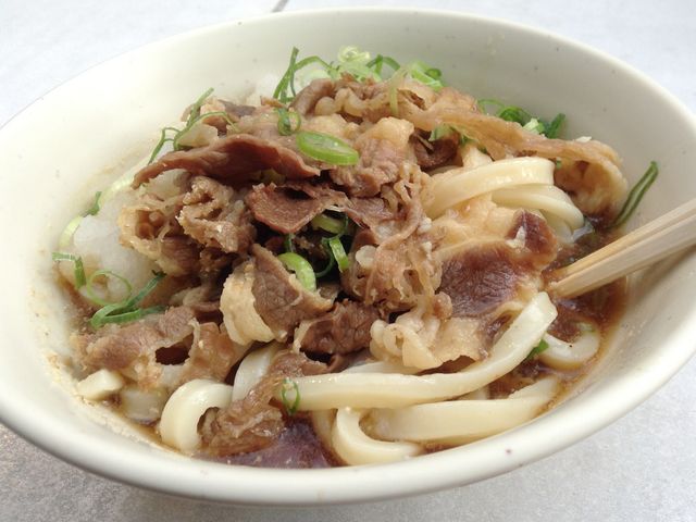 肉うどん_連絡船うどん 高松駅 うどん店