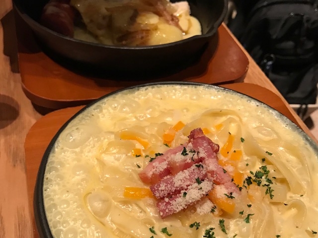 カルボナーラとラクレット_チーズキッチン ラクレ CHEESE KITCHEN RACLER 渋谷ヒカリエ