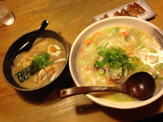 左は普通サイズのラーメン鉢です。_昇龍軒