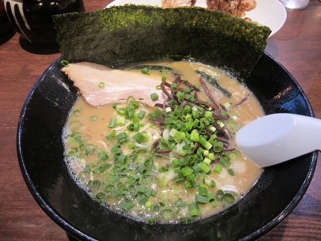 まる_博多ラーメン とんこつ家