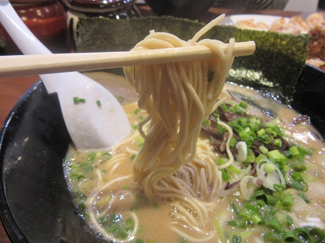 麺は自家製麺_博多ラーメン とんこつ家