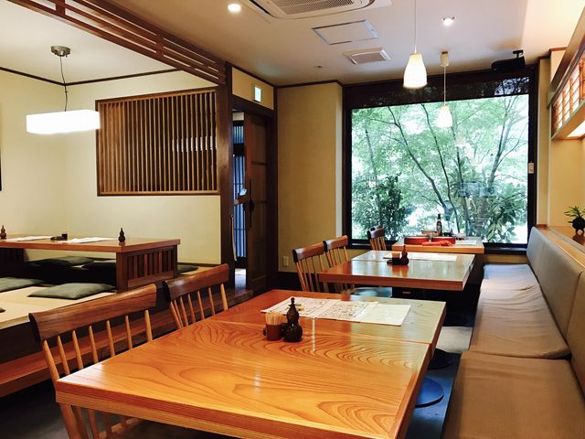 店内は明るく雰囲気がよいです_丸一そば屋