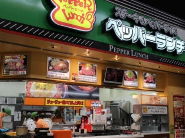 周囲を見回すと、ペッパーライスが人気のようでした_ペッパーランチ エアポートウォーク名古屋店