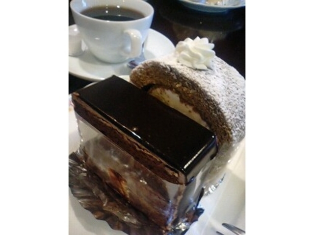 チョコとほうじ茶ロール_ラ・ピュルテ