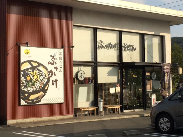 駐車場も広々_ぶっかけ亭本舗 ふるいち 堀南店