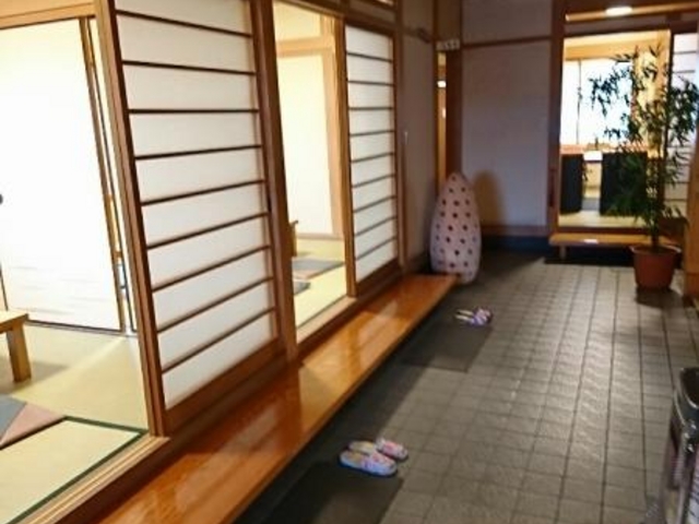 座敷メインの店内_一二三亭