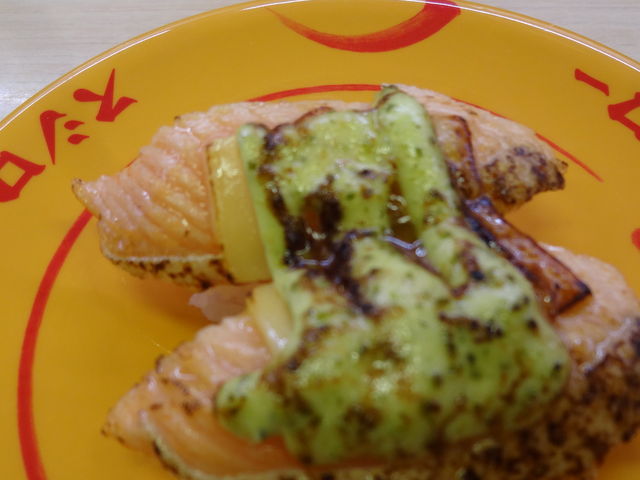 炙りサーモンバジルチーズ_スシロー三木店