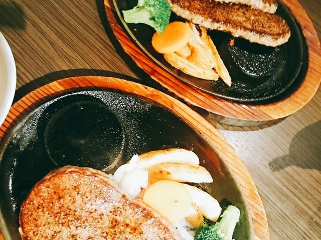 学生ハンバーグ 大学生ハンバーグ_あさくま津店