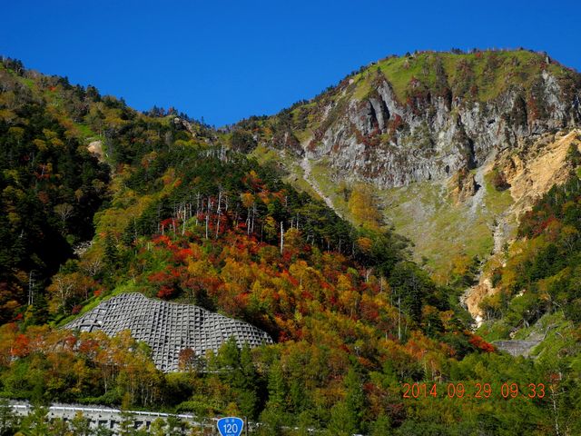 紅葉も早い、9月29日にはこの通り。_金精峠