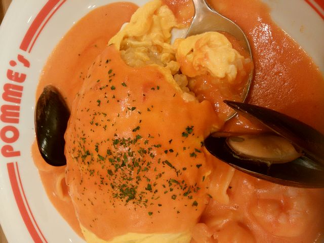 海の幸のトマトクリームソース掛けのオムレツ_ポムの樹 ららぽーと磐田店
