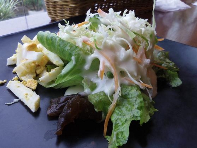 サラダの野菜は新鮮です!_カフェ・ド・マンマ