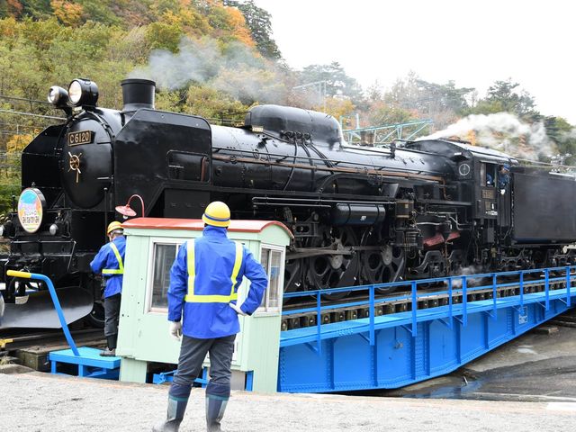 1回転以上回してくれていた気がします。_水上駅 SL転車台広場
