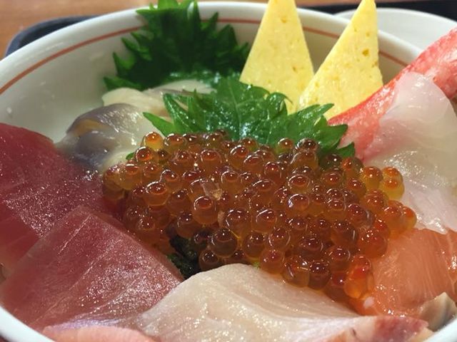 海鮮丼が1番人気らしいです_柿崎商店