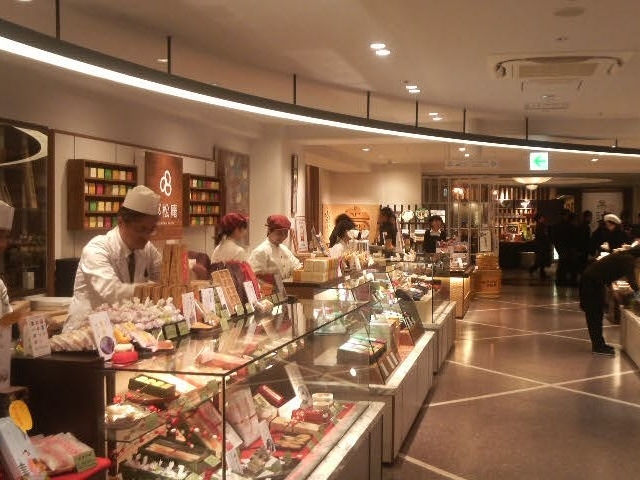 京都タワーサンド1階・土産物屋フロア_KYOTO TOWER SANDO(京都タワーサンド)