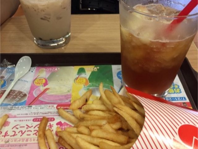 グラスで提供_ロッテリアプラス草加ヴァリエ店