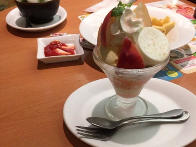 桃フェア_デニーズ川口元郷店