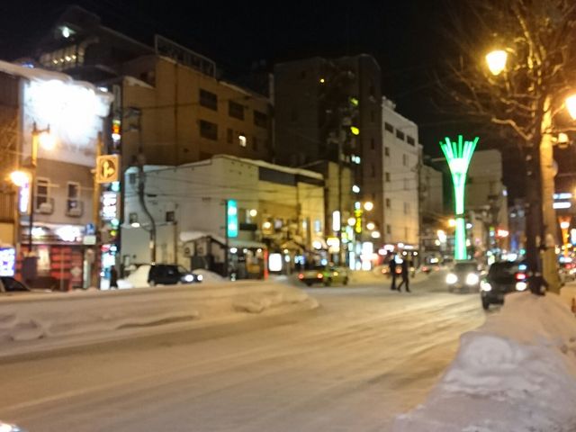 冬の夜の旭川の歓楽街の一部_春夏冬本店