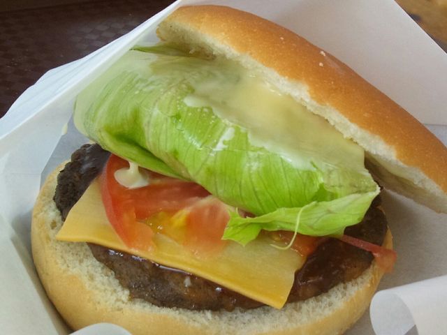 普通のバーガー_ハンバーガーショップ・ヒカリ