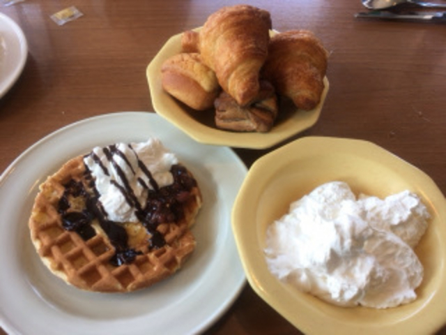 パンとワッフルが美味しいです!_ココス 学園西店