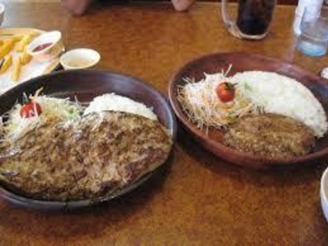 通常サイズと比べてこの大きさです!_びっくりドンキー高知インター店