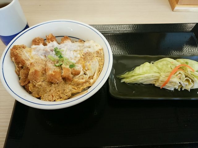 かつ丼(梅)とさっぱりキャベツ_かつや泉大津店