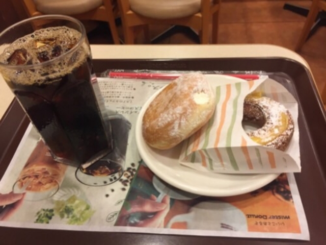 アイスコーヒーとドーナツです。_ミスタードーナツ綱島駅前ショップ