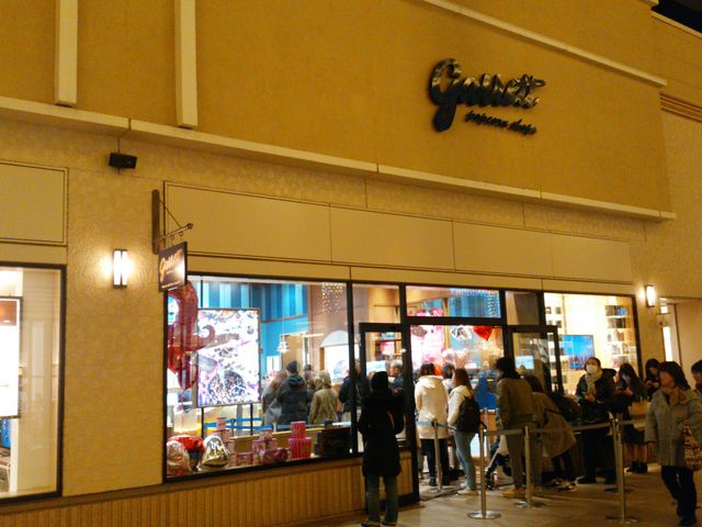並んでます。_ギャレット ポップコーン ショップス 酒々井プレミアム・アウトレット店