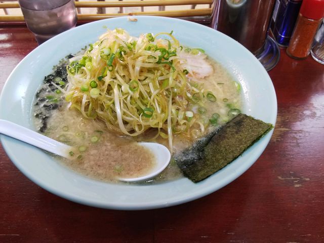 ネギラーメンの中盛をいただきました。
ボリュームもあります。_ラーメンショップ 銀天街店