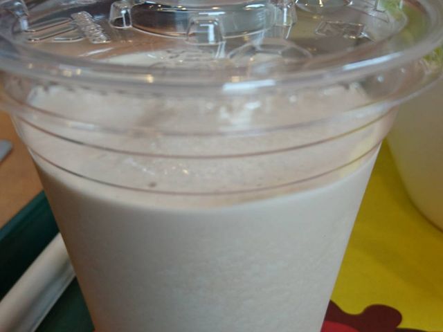 これが、そのシェイクってわけ。_モスバーガー戸田店