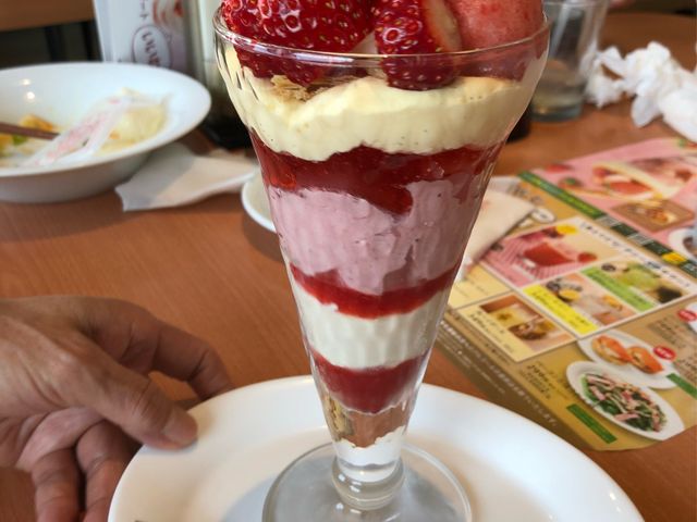 いちごパフェ_デニーズ勝どき店