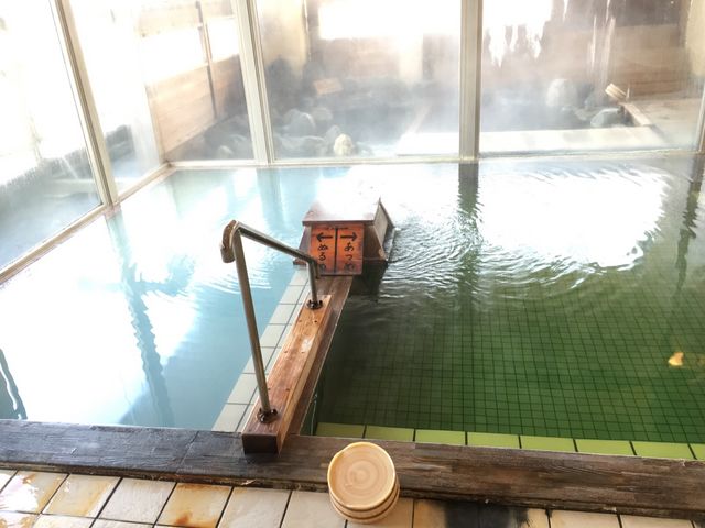 乳白色と薄いエメラルドグリーン_阿賀のめぐみ 望川閣