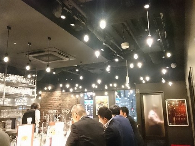 老舗のビアホール_銀座ライオン 安具楽 新橋店