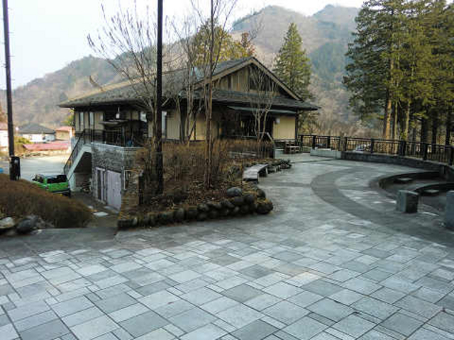 背後の山の光景が良いです。_たくみ庵
