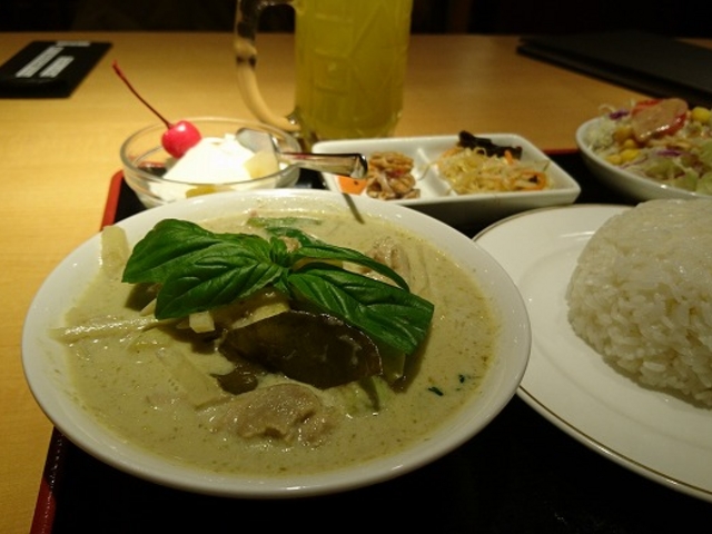 タイ料理のランチも始まった
_135酒場(いさごさかば)