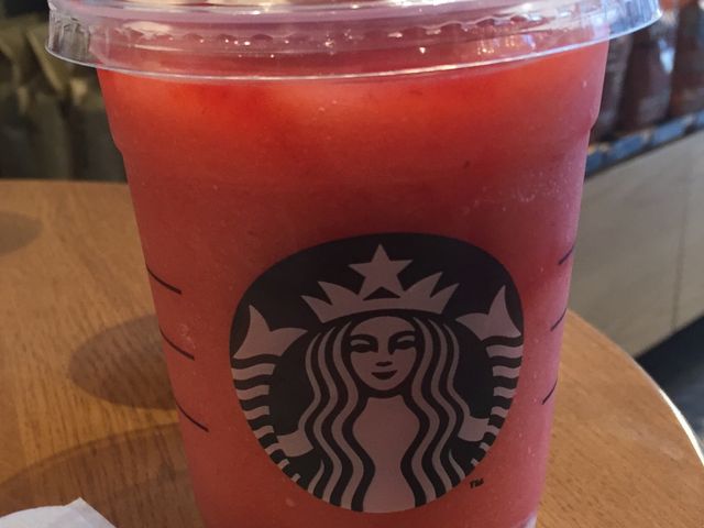 いちごたっぷりのフラペチーノ_スターバックス・コーヒー 麻布十番店